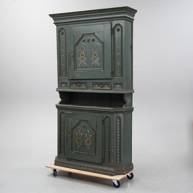 A painted cabinet from Hälsingland, possibly from the first half of the 19th century.