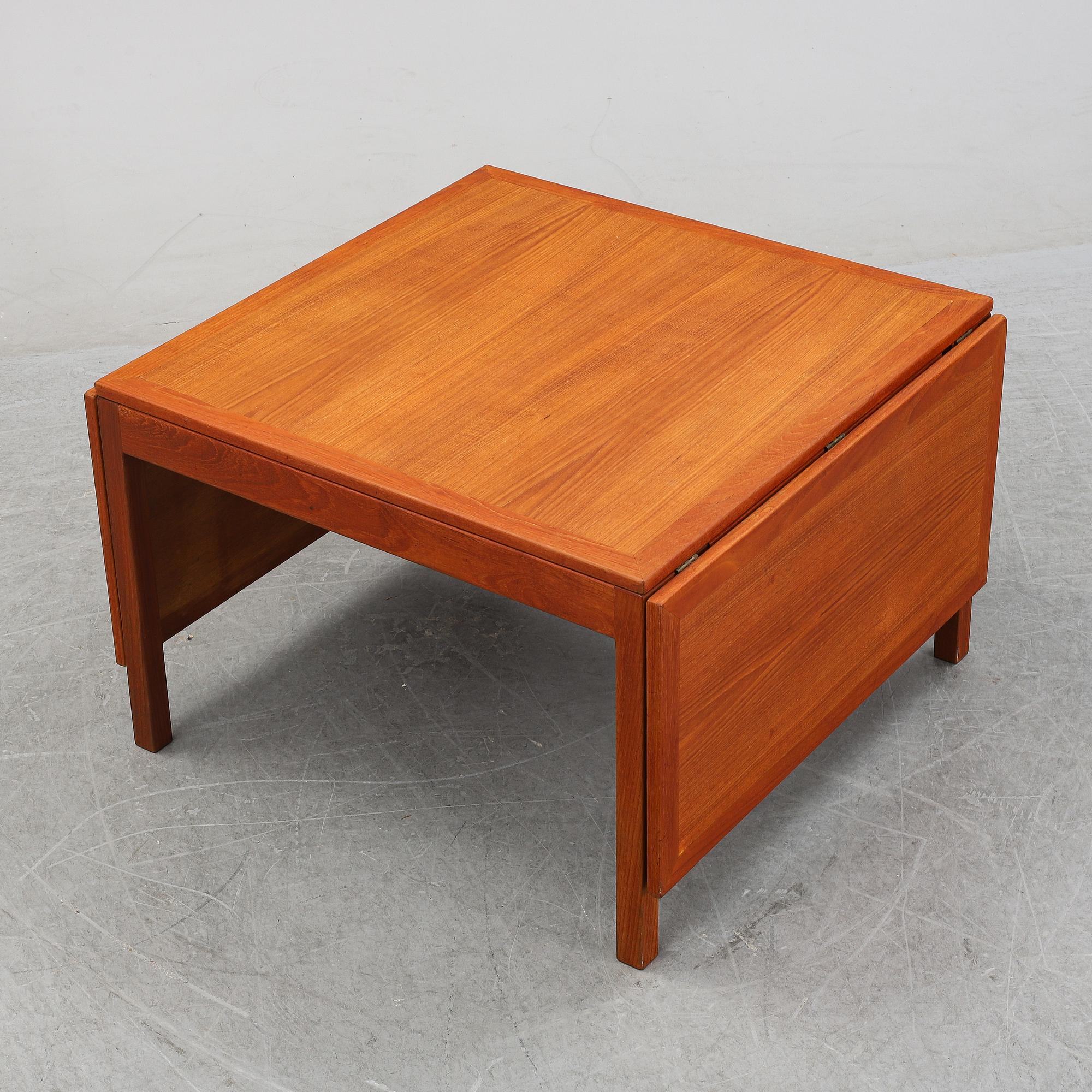Børge Mogensen, a model 5362 coffee table for Fredericia Stolefabrik, Denmark.