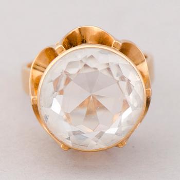 AN EERO RISLAKKI RING, quartz, 14K gold. Westerback, Helsinki 1966.