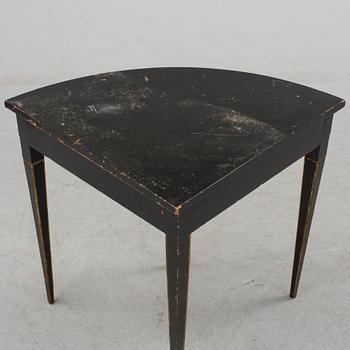 HÖRNBORD, gustavianskt, omkring år 1800.