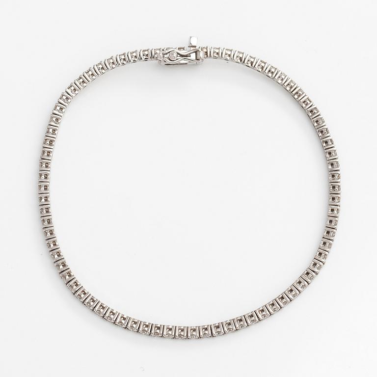 A 14K white gold tennis bracelet with diamonds ca. 2.30 ct in total.