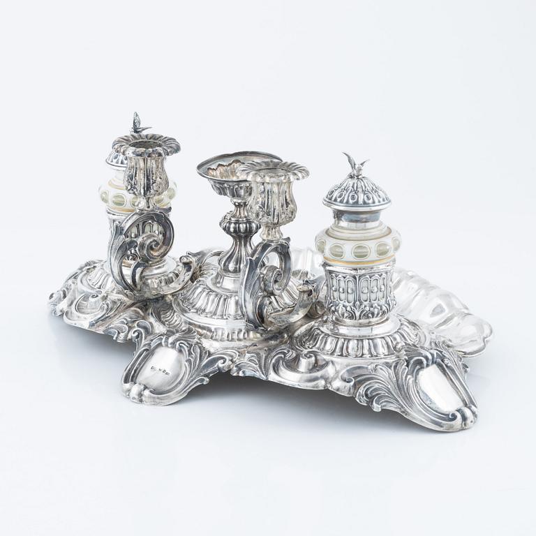Gustaf Theodor Folcker, skrivbordsställ/ bläckställ, silver och glas, nyrokoko, Stockholm 1867.