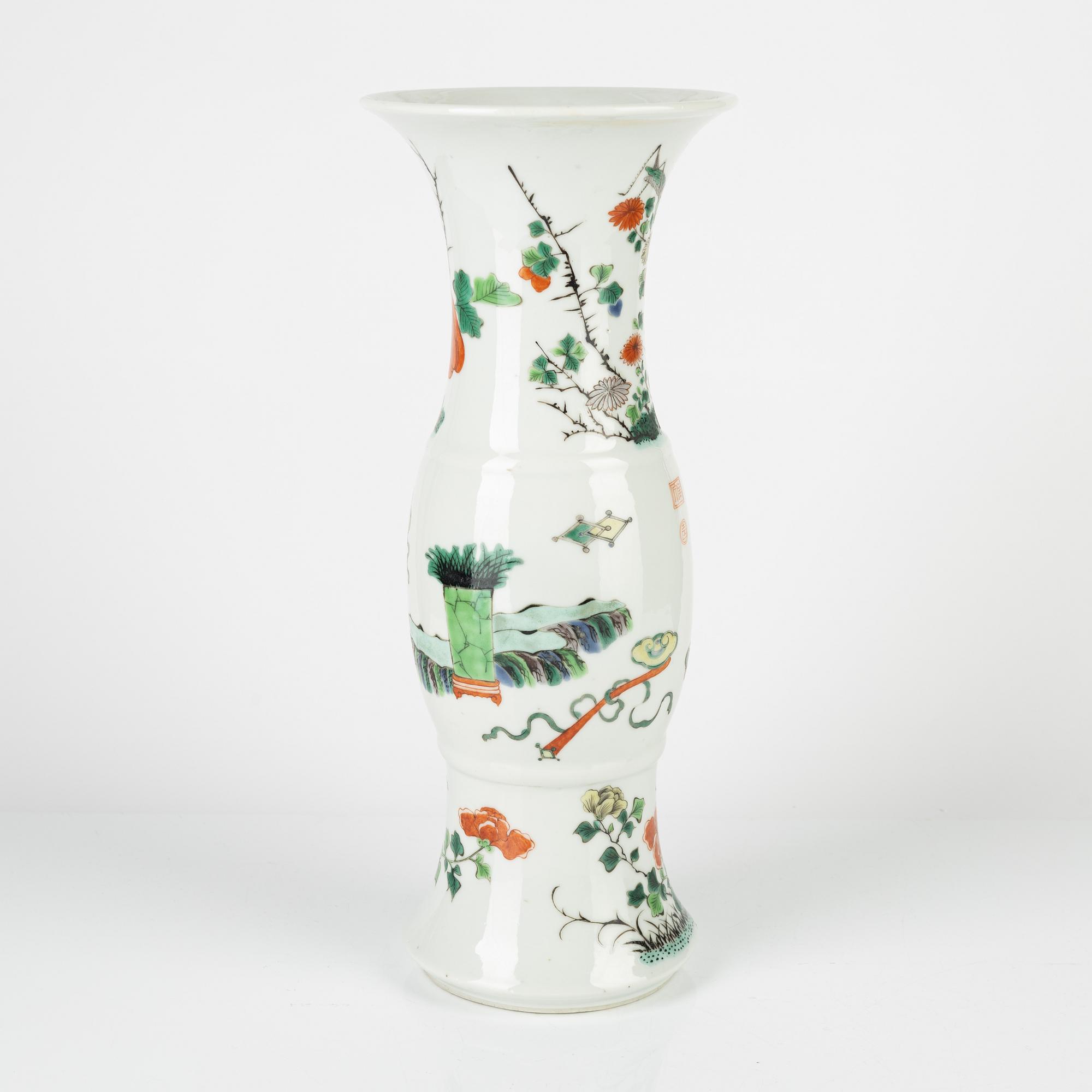 A Chinese famille verte beakervase, Kangxi style, 20th century.