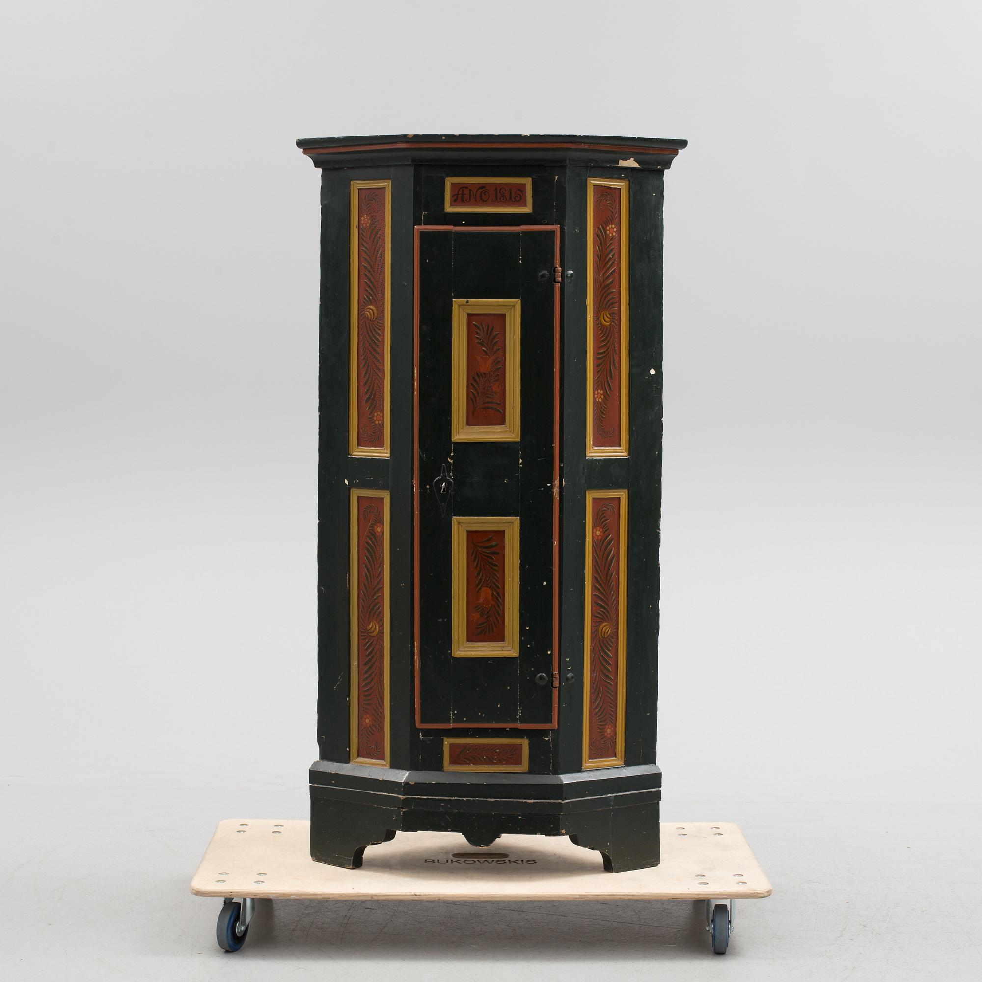 A corner cabinet from the first half of the 19th century.