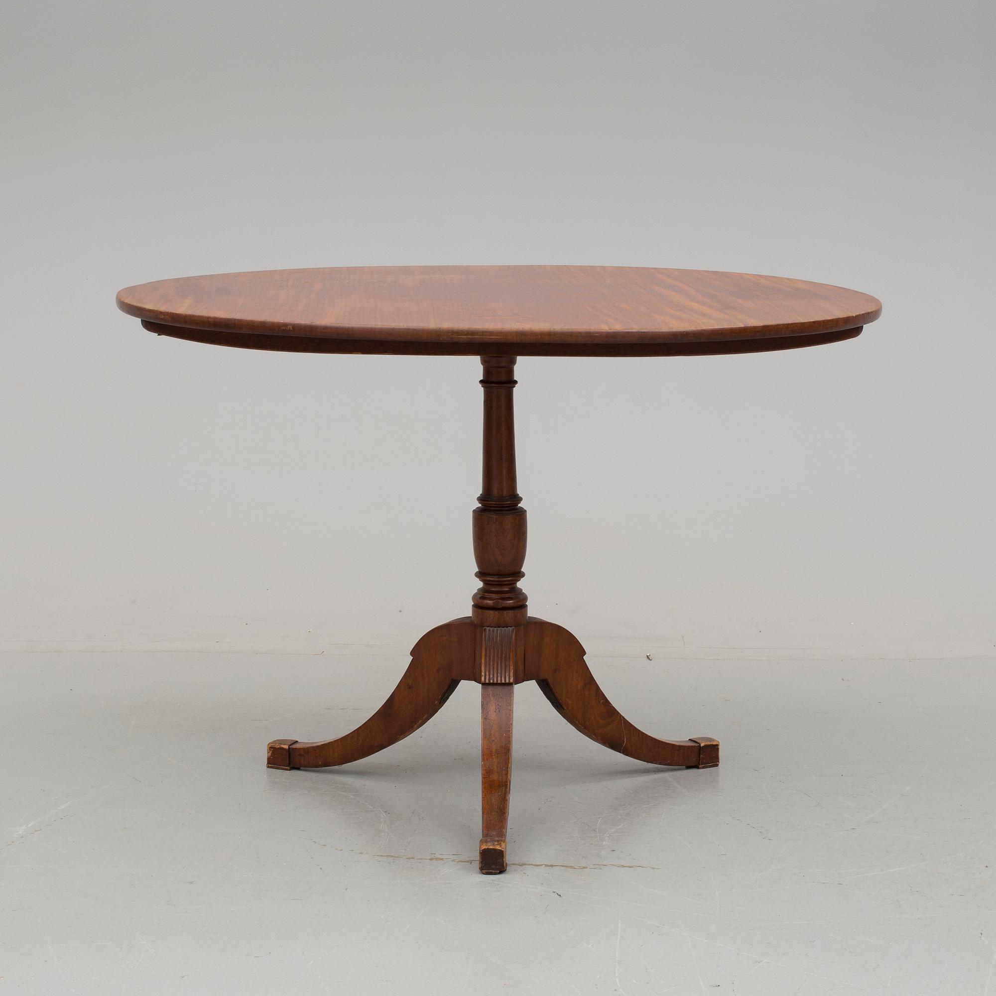 FÄLLBORD, engelsk stil, 1900-talets första hälft.