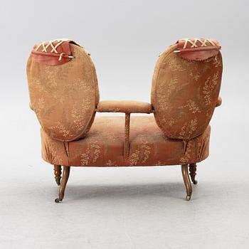 Salongsgrupp, 3 delar, med Drottning Sofias emblem, sent 1800-tal.