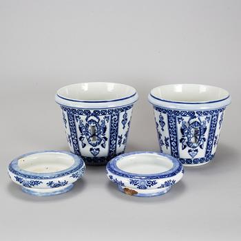 A pair of Petrus Regout & Co, Maastricht pots with bases, Delft, 20th century.