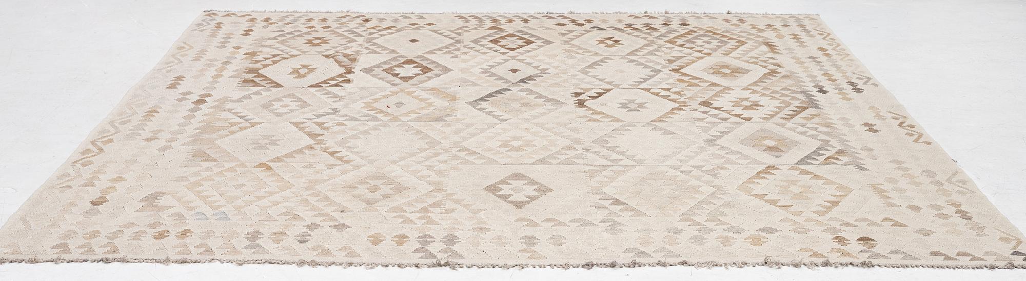 Matta, Kelim, ca 290 x 272 cm.