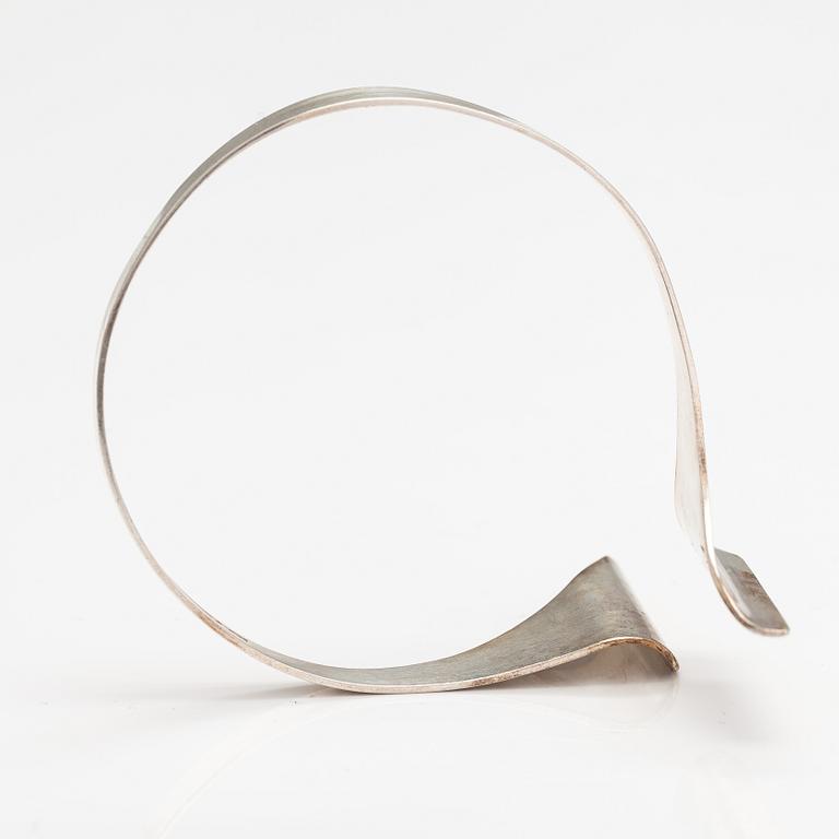 Pekka Piekäinen, A sterling silver bracelet. Auran Kultaseppä, Turku 1972.