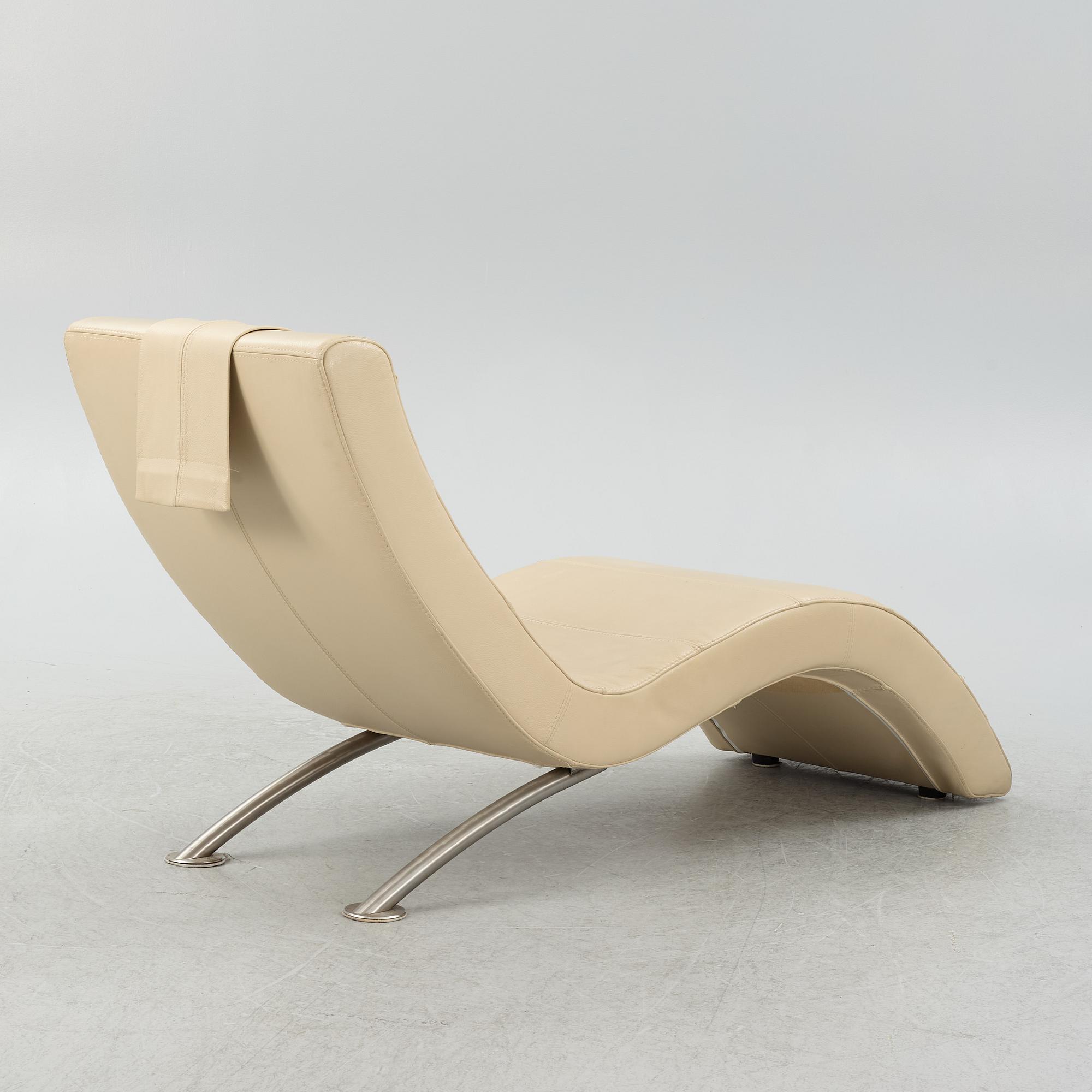 A reclininger, Neiser, contemporary.