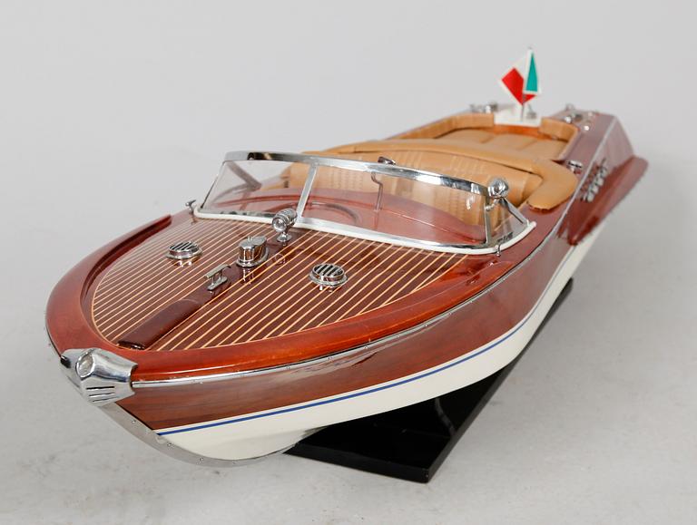 MODELLBÅT, "Riva", motorbåt, sent 1900-tal.