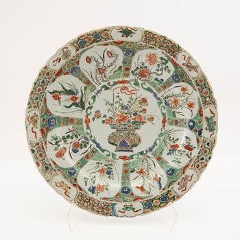 A Chinese famille verte dish, Qing dynasty, Kangxi (1662-1722).