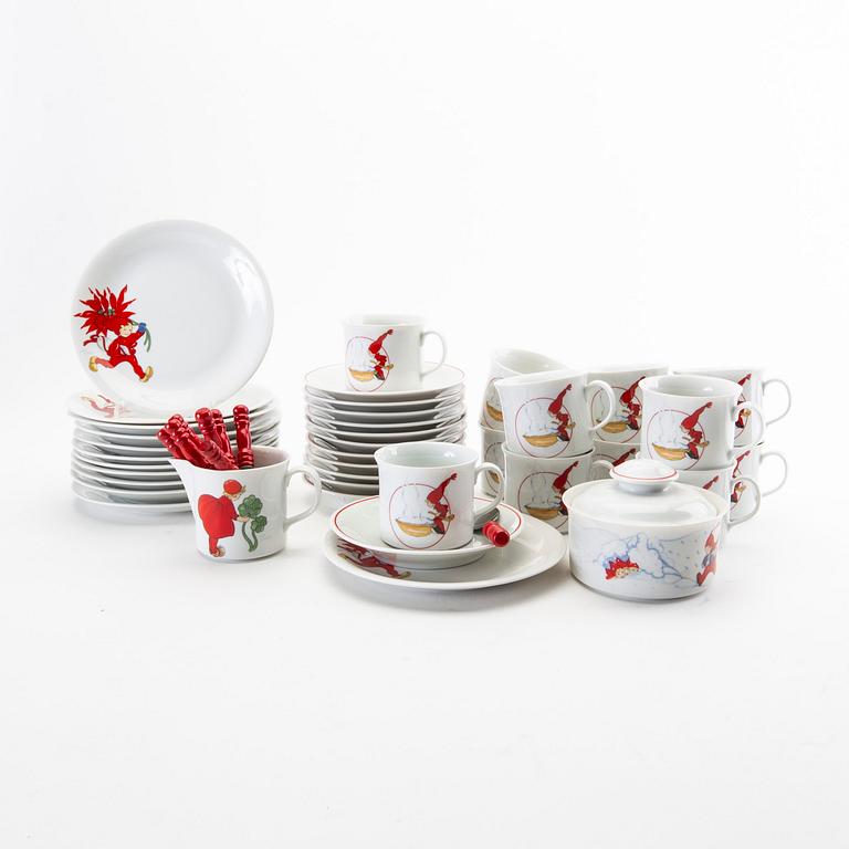 Aina Stenberg-Masolle, servis, 25 dlr  "Tomtejul" Rörstrand porslin sent 1900-tal.