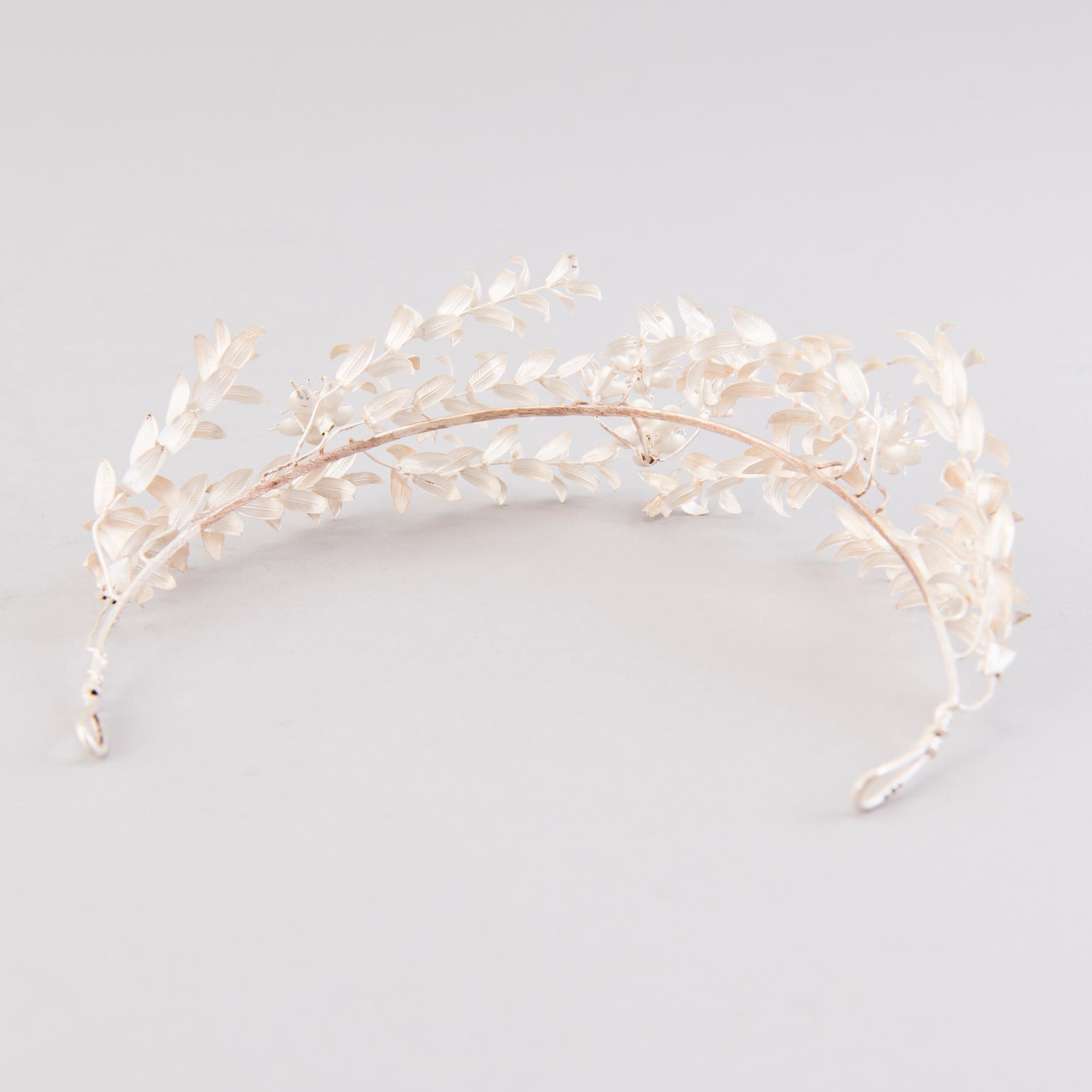 TIARA ja RINTANEULA, hopeaa. C.G. Hallbergs, Ruotsi.