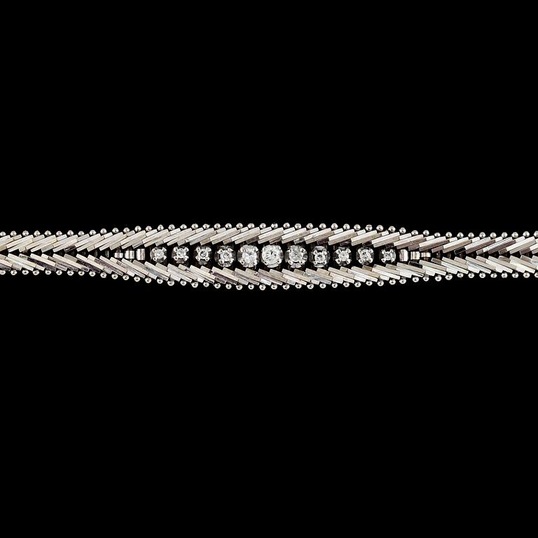 ARMBAND, 18K vitguld, diamanter. Vikt ca 29 g.