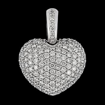 996. A brilliant cut diamond heart pendant, tot. 4.78 cts.