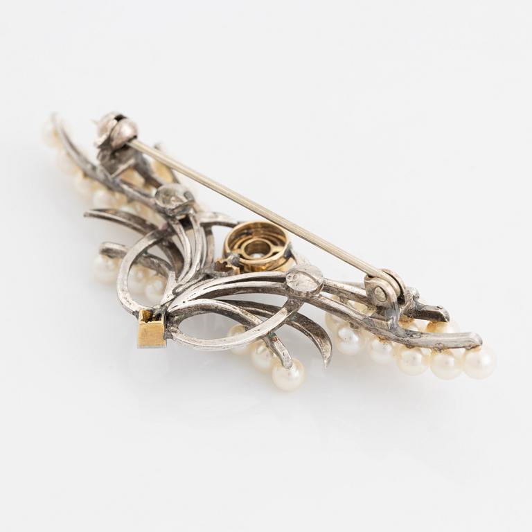 White gold brilliant cut diamond and pearl brooch.