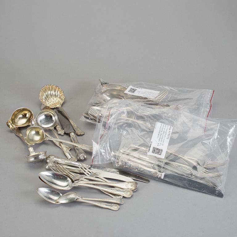 BESTICKSERVIS, silver, 56 delar av olika modeller. Bl a Möllenborg, Stockholm, 1896. Vikt ca 2 080 gram.