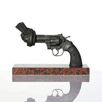 Carl Fredrik Reuterswärd, "Non-Violence".