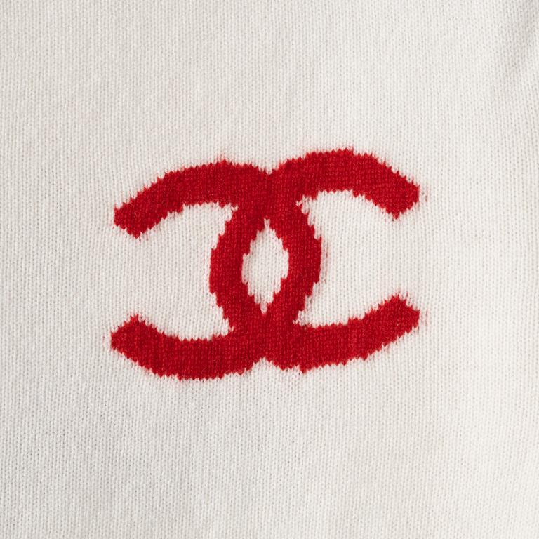 Chanel, a knitted cashmere sweatshirt, french size 34.