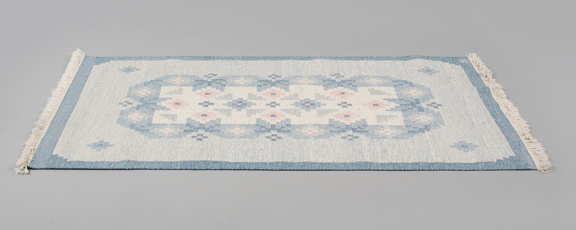 MATTA, rölakan, signerad M, omkring 1900-talets mitt, ca 200 x 138 cm.