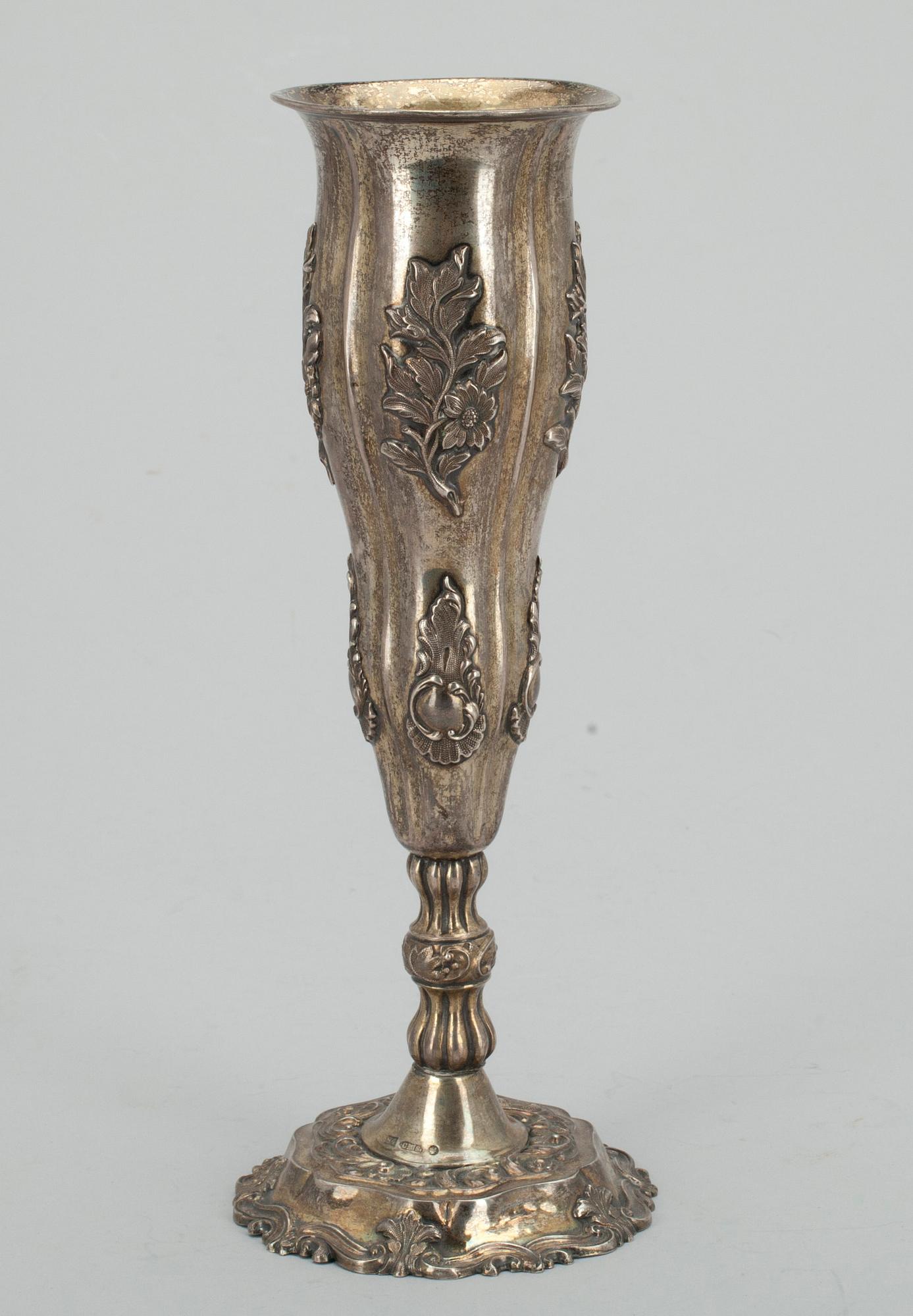 VAS PÅ FOT, silver, Carl Magnus Ståhle, S:t Petersburg Ryssland 1843. Vikt ca 248 g.