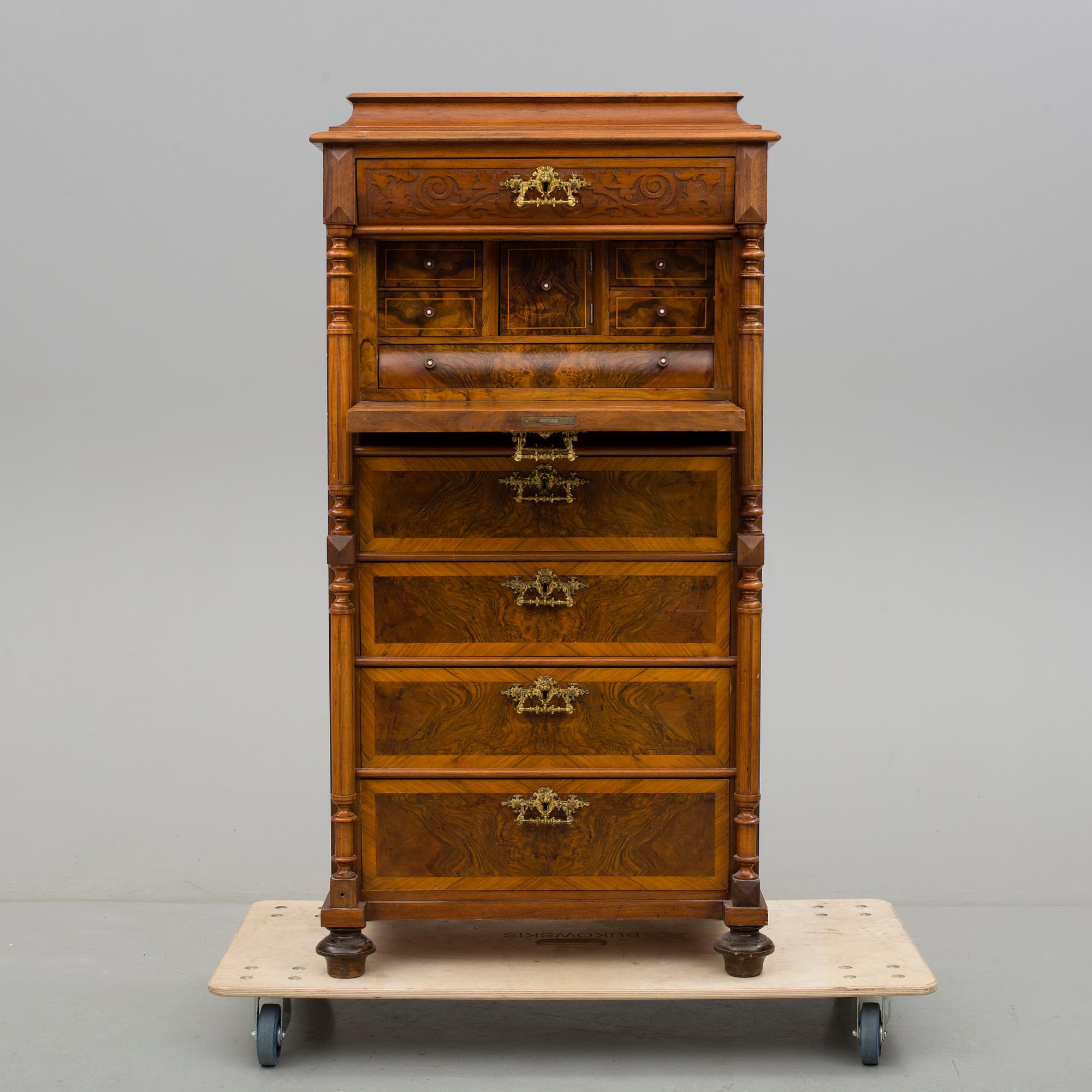 HERRBYRÅ, nyrenässans, 1800-talets slut.