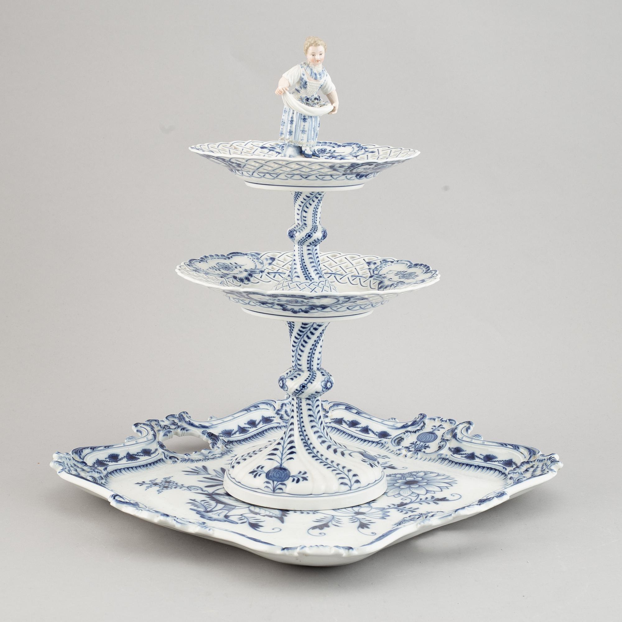 A Porcelain tray and cake stand, Meissen, 20th Century.