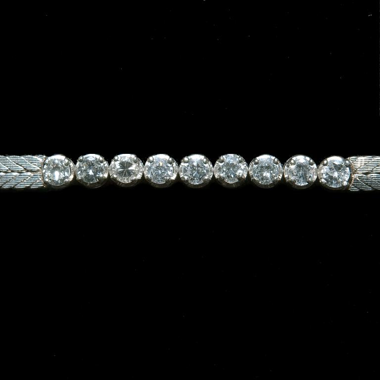 ARMBAND, 9 briljantslipade diamanter, ca 0.90 ct.