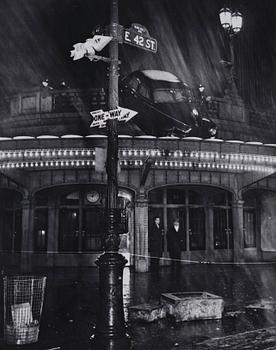 Weegee, "Accident on upper roadway of Grand Central Terminal, New York", 1944.