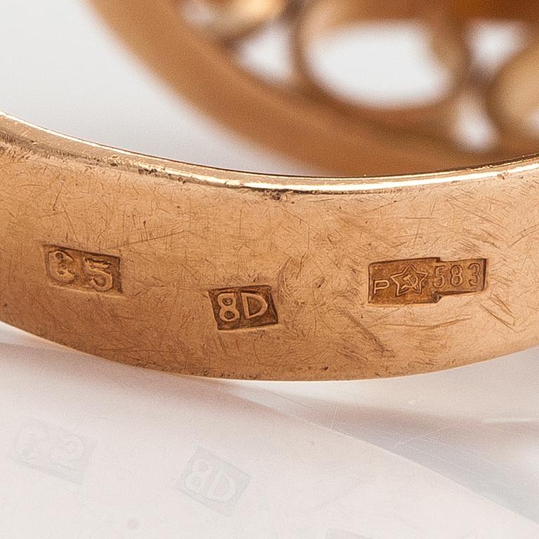 Ring, 14K guld och rökkvarts. Riga, 1900-talets senare hälft.