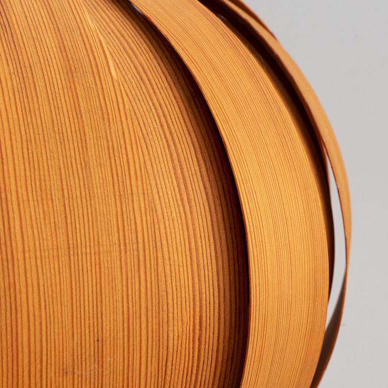 A pinewood table lamp, second half of the 20th century.