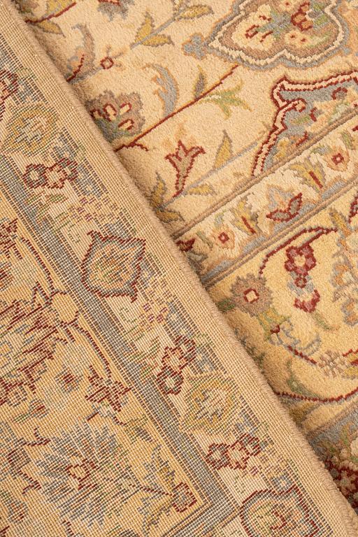 Carpet, Kashmir, ca 250 x 175 cm.