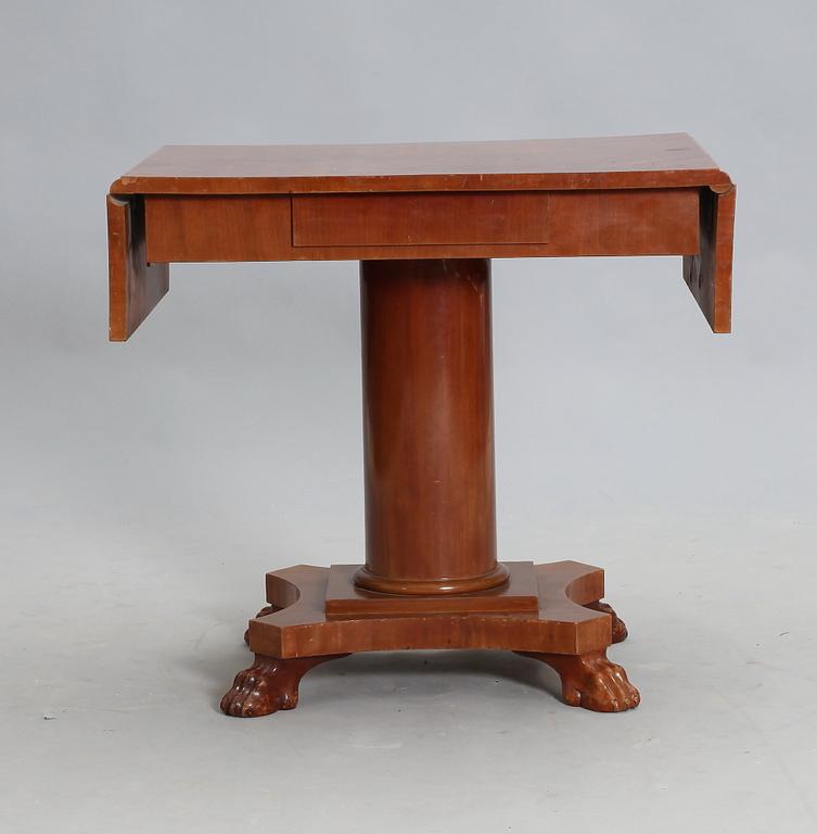KLAFFBORD, Karl Johanstil, 1900-tal.