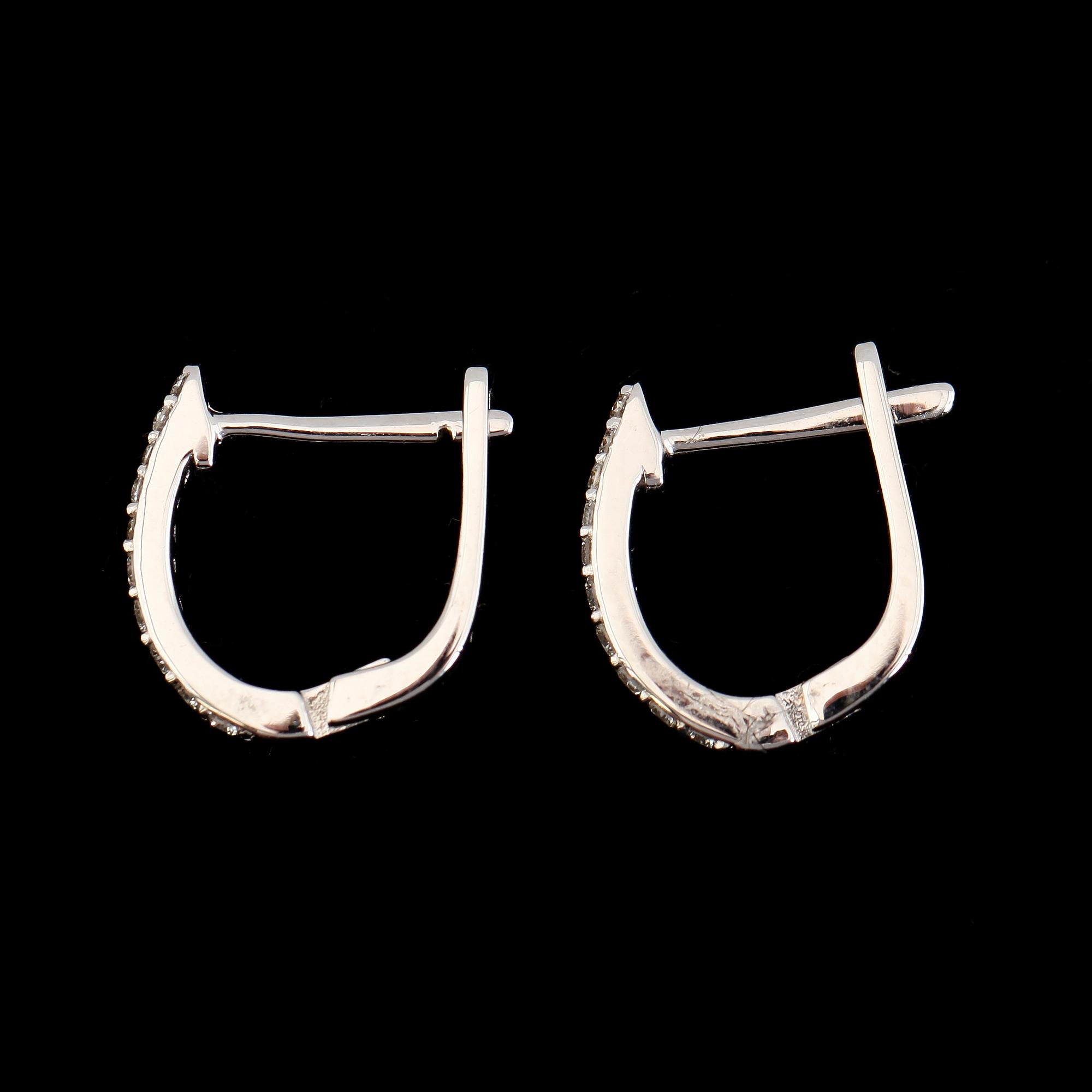 ÖRHÄNGEN, 1 par, 18K vitguld, diamanter tot ca 0.15 ct.