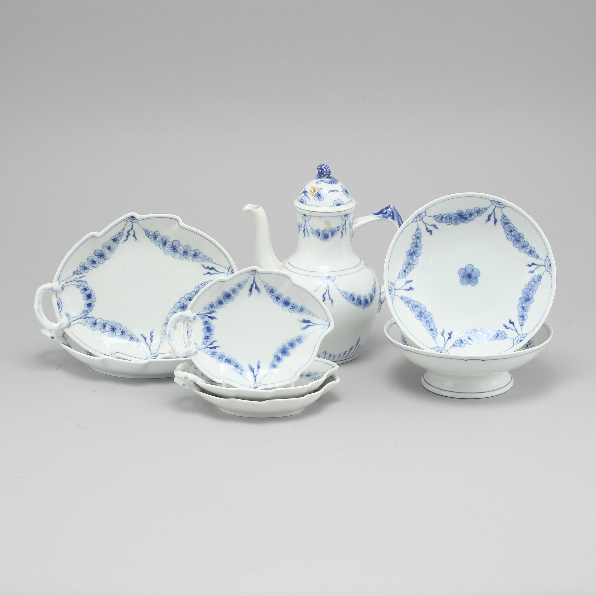 A set of porcelain tableware of 8 pcs, "Empire" by Bing & Gröndahl, Denmark.