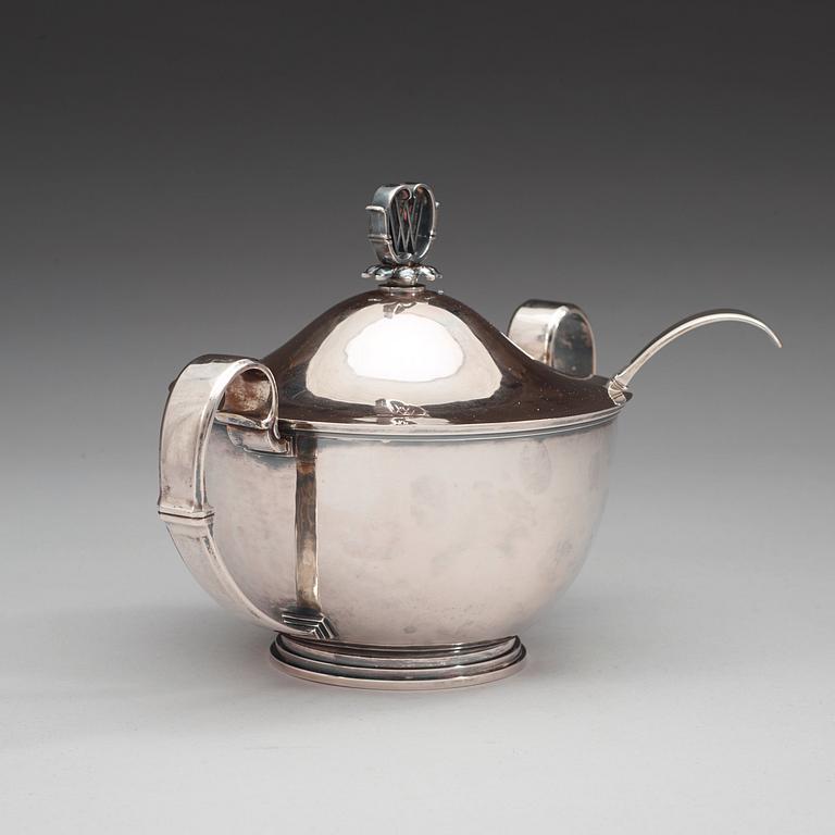 ATELIER BORGILA, terrin samt strösked, Stockholm 1935, sterling.