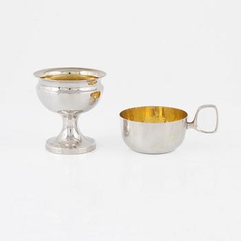 A group of seven Swedish silver punsch cups and ten beakers, including Eric Löfman, MGAB, Uppsala, 1979.