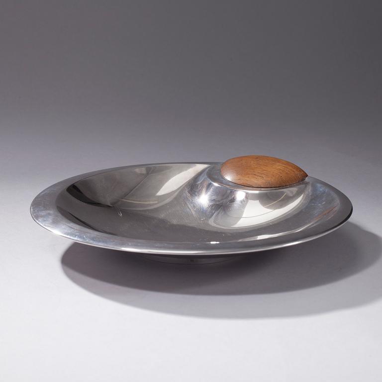 VATI / LEIPÄKORI, hopeaa ja tiikkiä, Tapio Wirkkala, signeerattu TW, Kultakeskus, Hämeenlinna 1962. Paino 444,5 g.