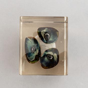 Oiva Toikka, a glass cube, Nuutajärvi Notsjö, 1978, numbered 480/2000.