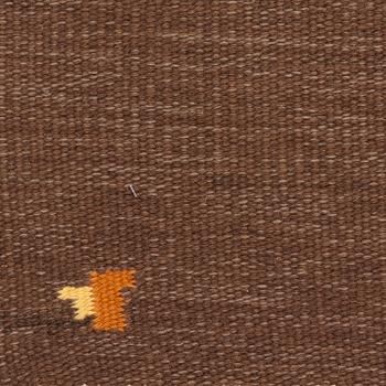 A CARPET, "Korall", flat weave. Signed V around 245 x 142 cm.