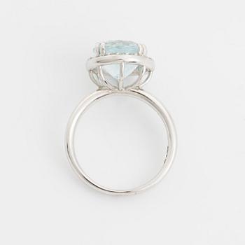 Ring with aquamarine and brilliant-cut diamonds.