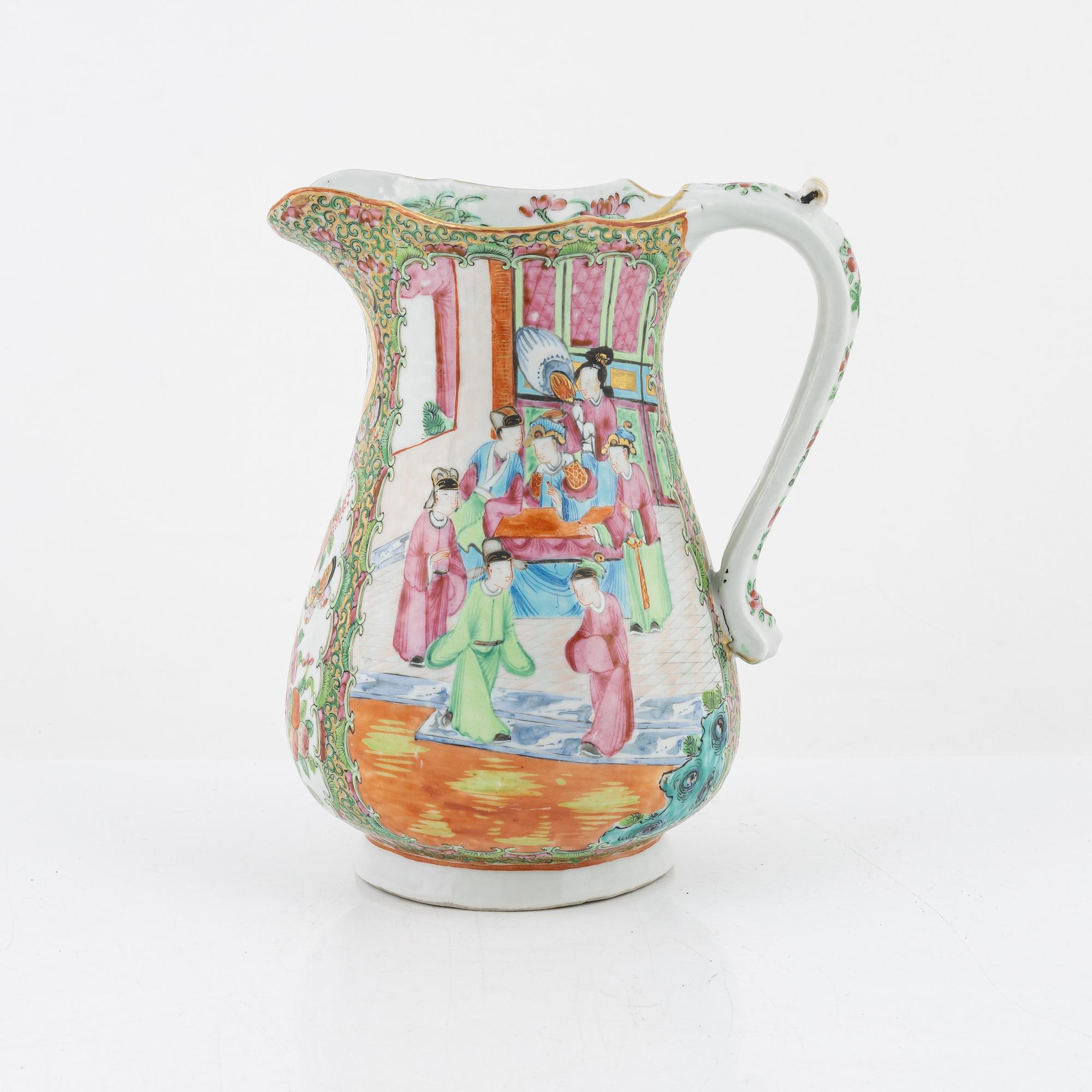 A porcelain jug, China, around 1900.