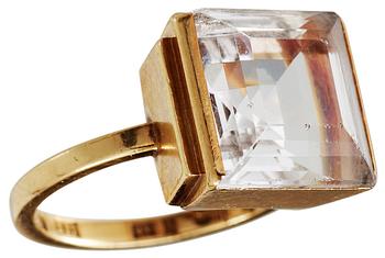 A Wiwen Nilsson 18K gold and facet cut white beryle ring, Lund 1942.