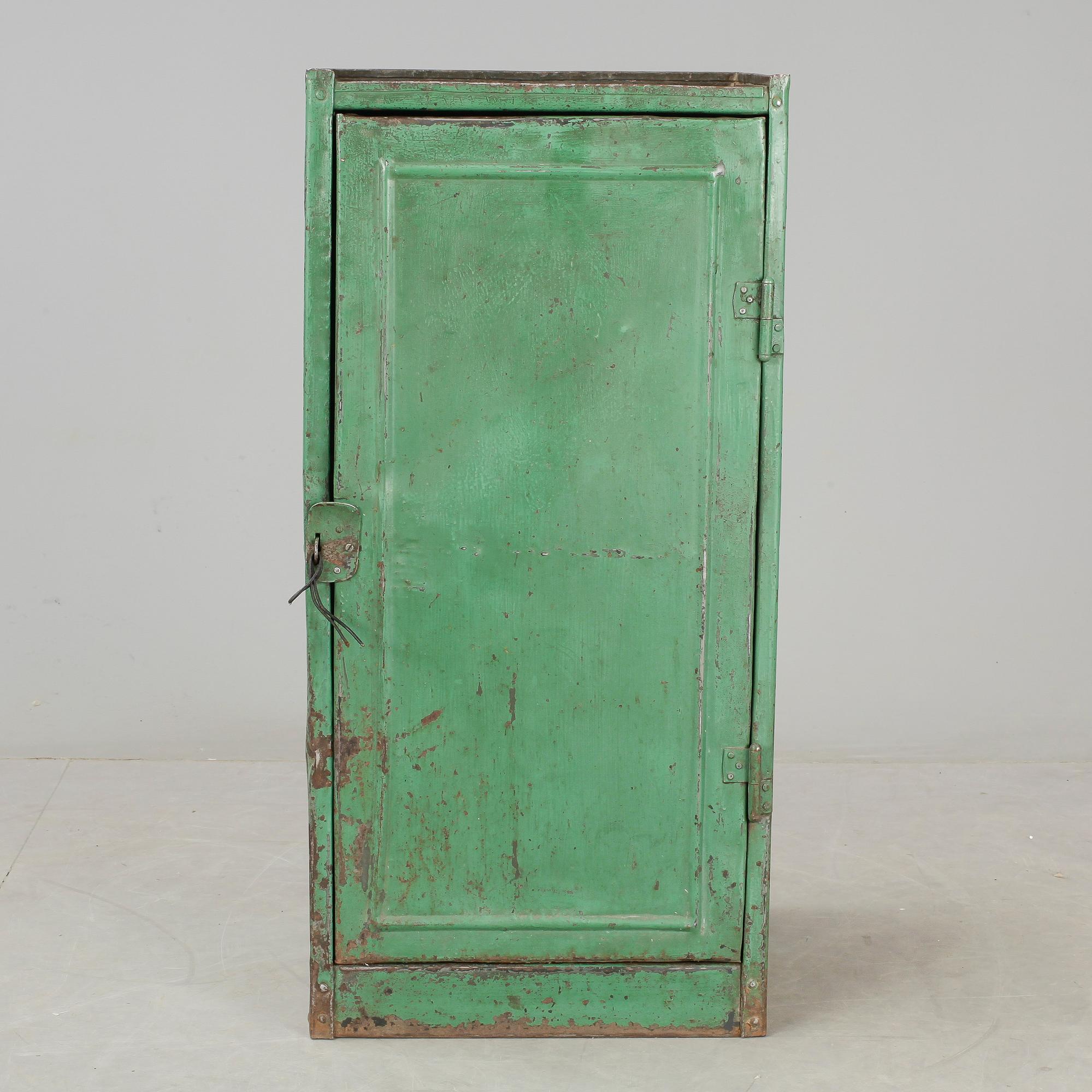 INDUSTRISKÅP, 1900-talets första hälft.