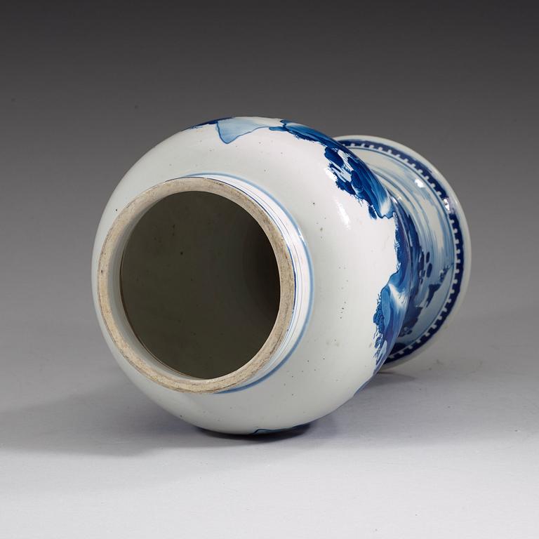 A blue and white jar, Qing dynasty, Kangxi (1662-1722).