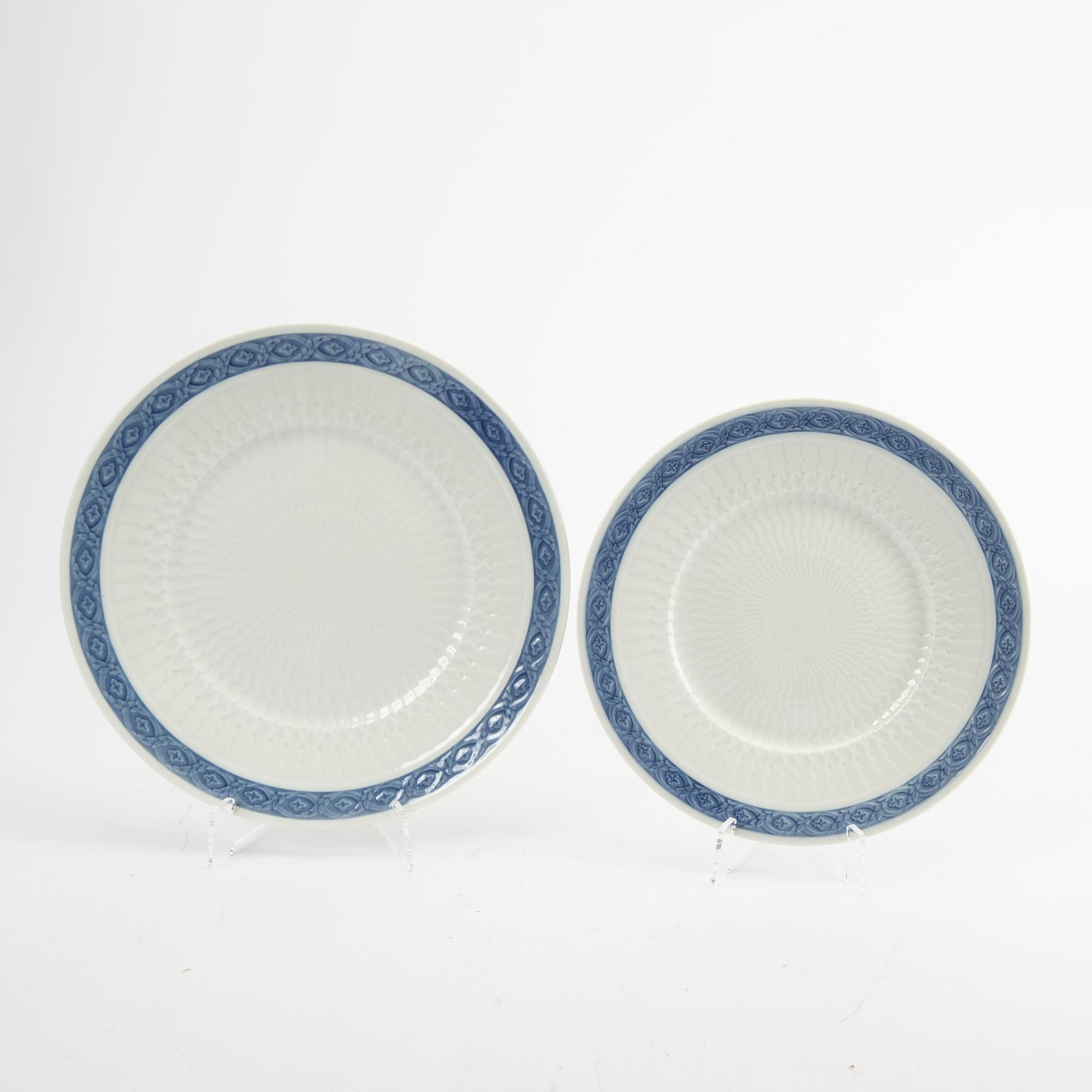 A 107 pcs "Blå vifte" dinner service Royal Copenhagen.