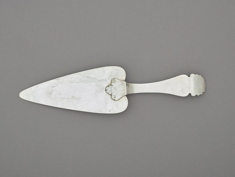 TÅRTSPADE, av Conrad Heitmüller, Nyköping 1740. Senbarock.