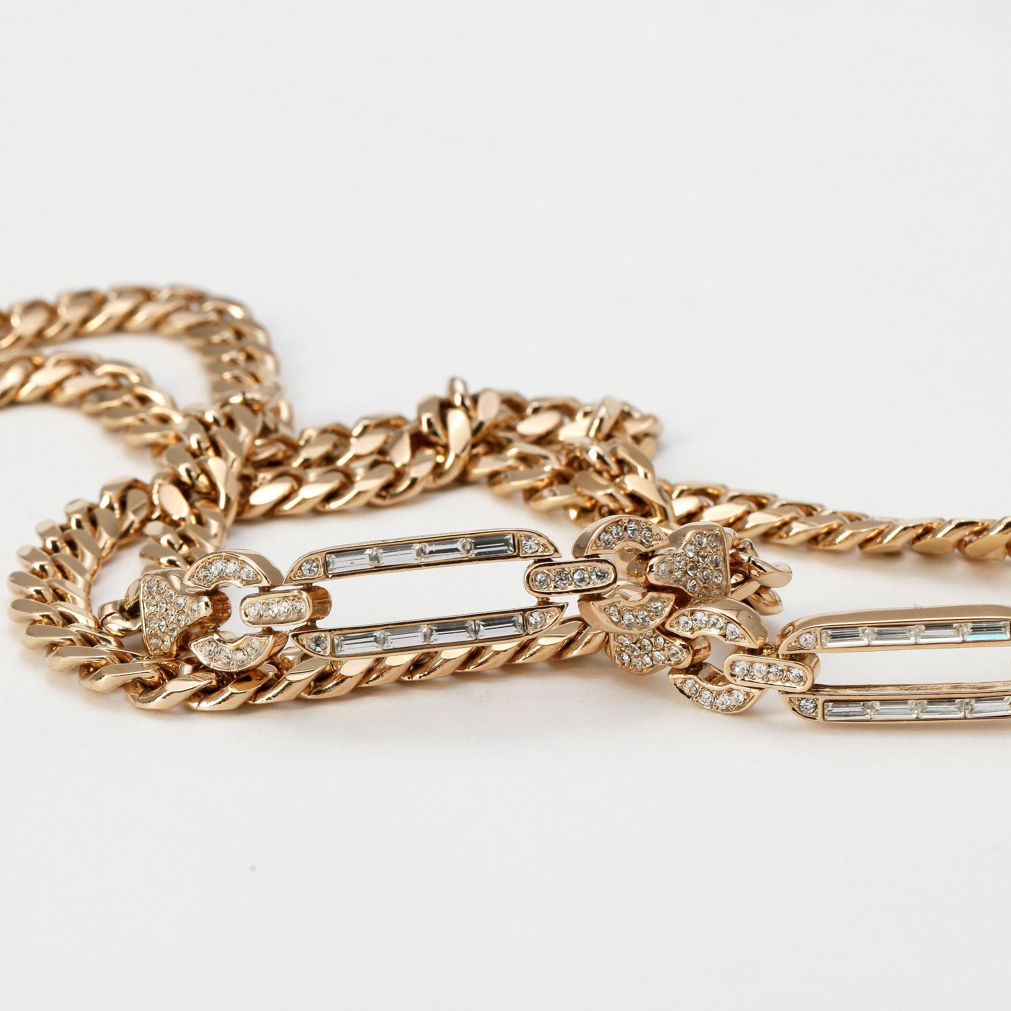 OSCAR DE LA RENTA reportedly, a gold colored necklace, not marked.