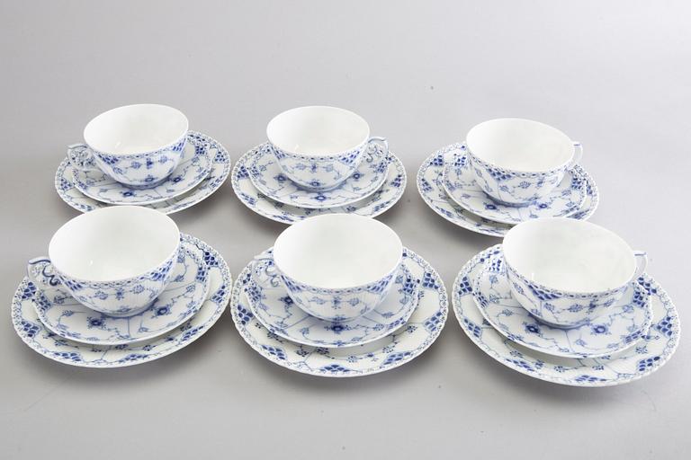 SERVIS 13 dlr Musselmalet helblonde och halvblonde Royal Copenhagen Danmark porslin 1900-talets senare del.